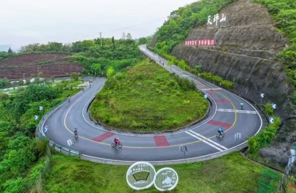 第十三届重庆天坪山骑跑两项赛开赛(图1)
