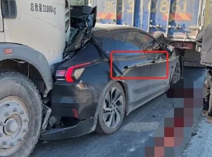 撞车了车门打不开今天我想再骂骂隐藏式门把手(图2)