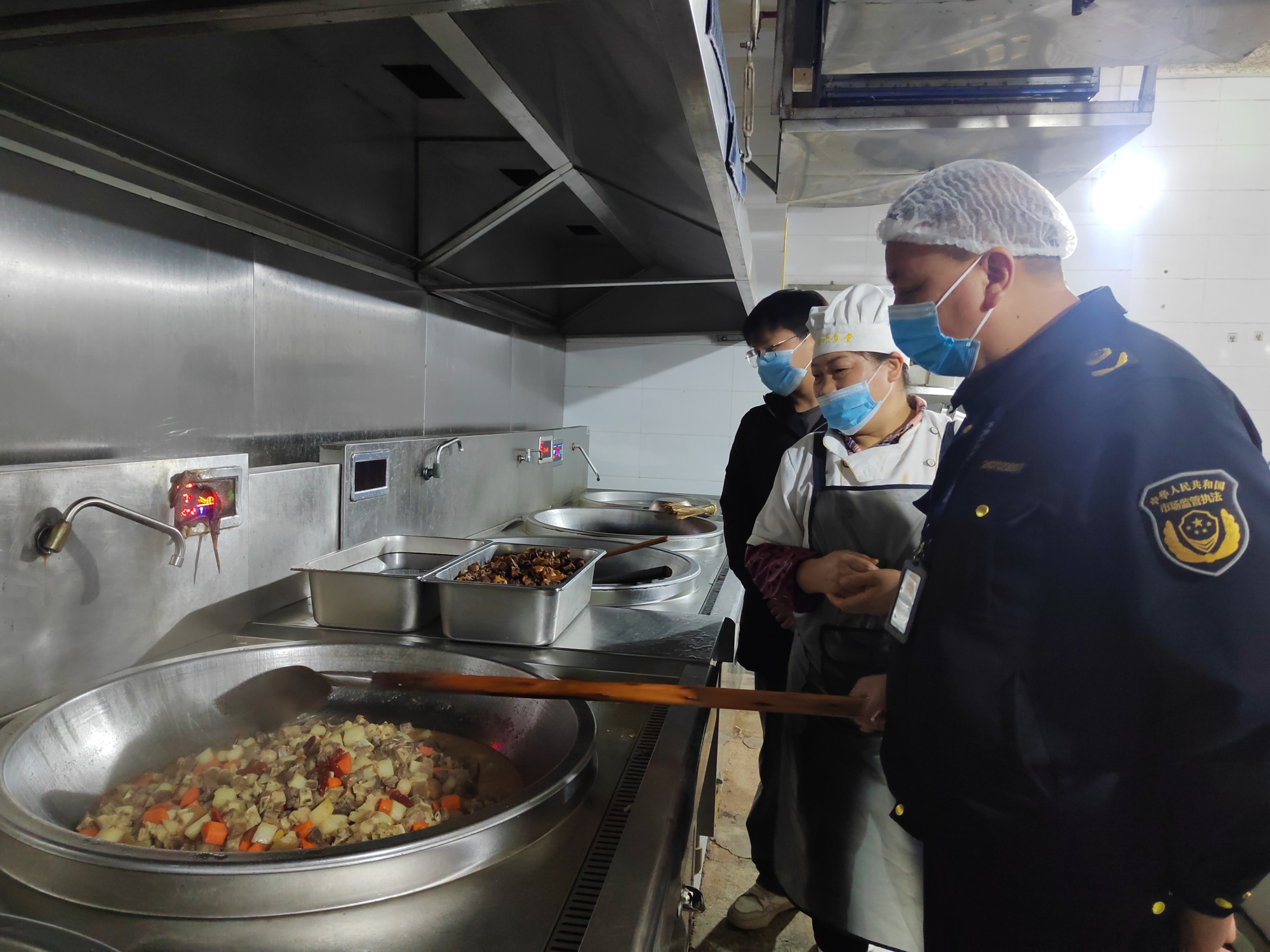 贵州黄平：“强排查、严监管、促整改、提能力”全链条护好校园盘中餐(图2)