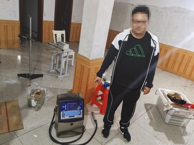 涉案金额2200万！湖南益阳警方斩断一制售假冒槟榔犯罪链条35人落网(图7)