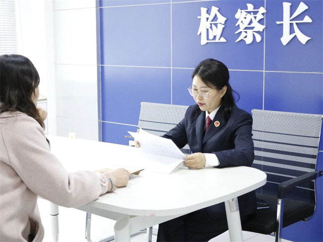 新时代检察英模榜何静：一丝不苟的“铁娘子”(图1)