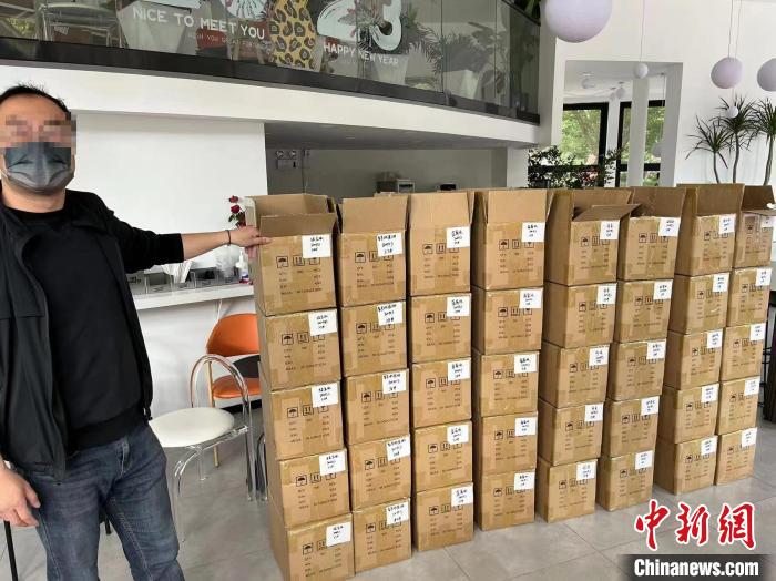 成本40元售价上千元上海宝山警方全链条捣毁一生产、运输、销售非国标电子烟犯罪团伙(图2)