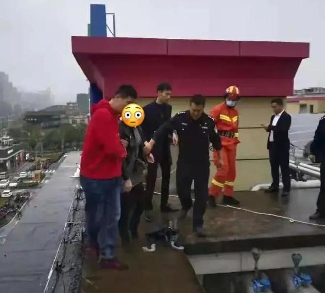 女子4S店维权未果与店员争吵后跳楼现场画面曝光家属发声(图3)