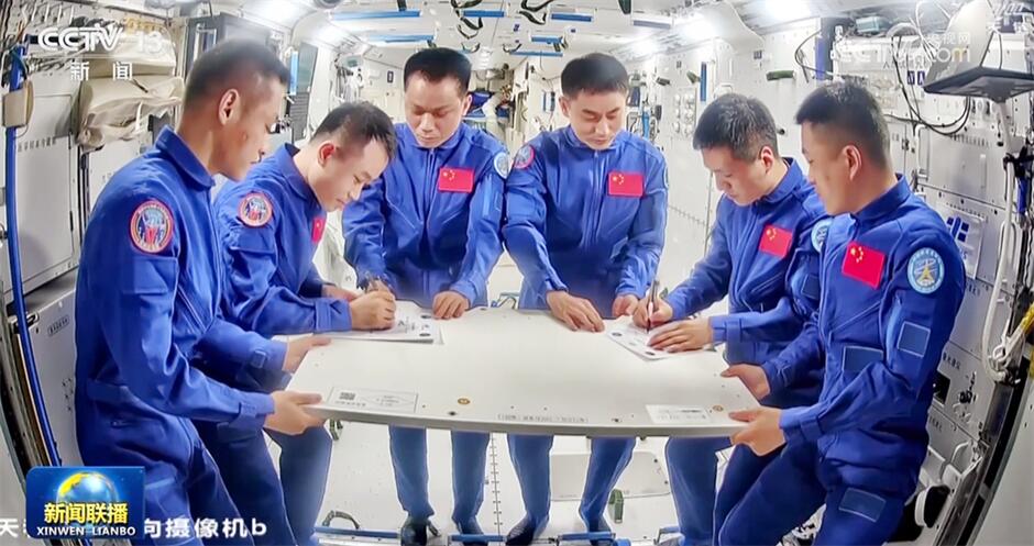 各行各业向上势头不断积蓄中国经济潜力大、亮点足、暖意浓(图1)