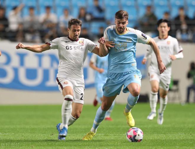 他是靠崔康熙提携才来鲁能如今关键时刻掉链子无缘亚冠大名单(图1)