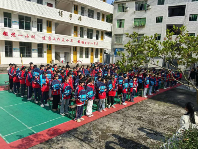 阅读让心更暖富邦华一向龙溪小学捐赠“爱心阅览室”(图1)
