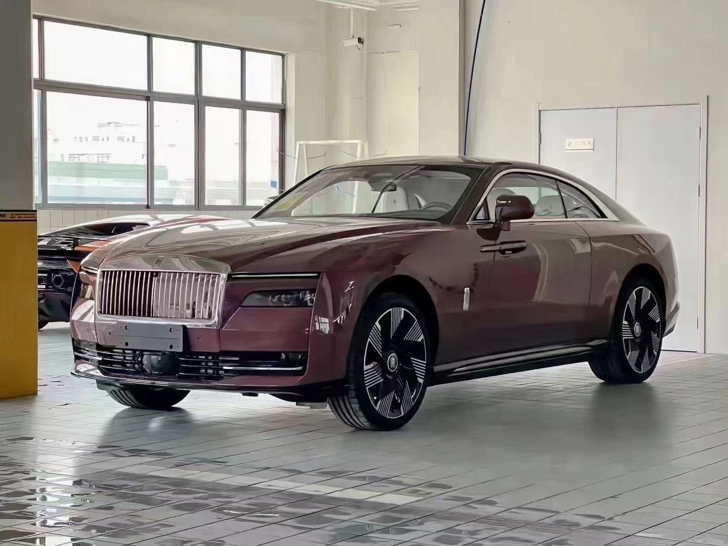 2024款劳斯莱斯闪灵纯电车平行进口最新优惠30万(图1)