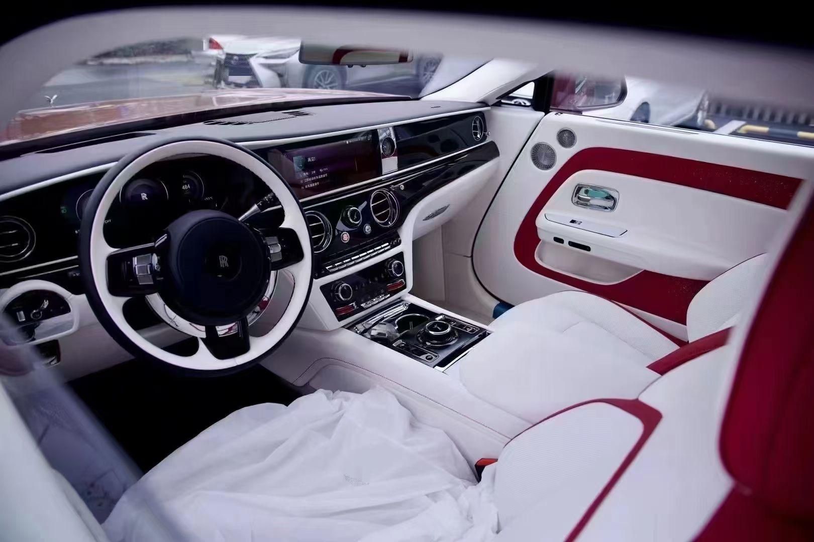 2024款劳斯莱斯闪灵纯电车平行进口最新优惠30万(图3)