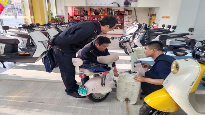 平襄镇市场监督管理所持续开展电动自行车安全隐患全链条整治工作(图1)
