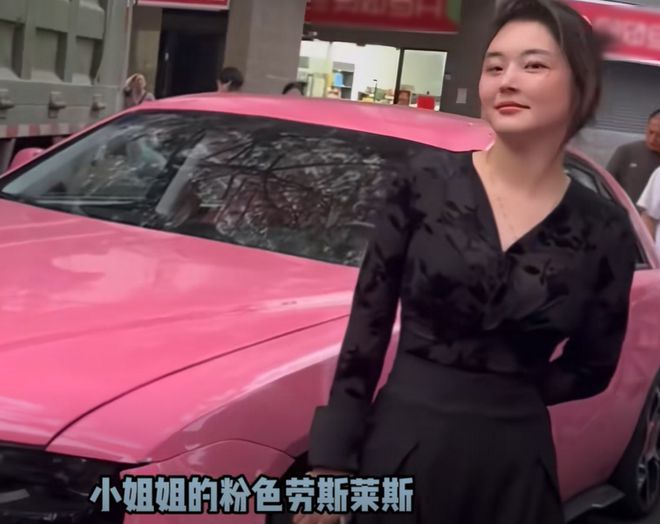 劳斯莱斯被撞事件后续！女车主两次改口货车司机脱困网友大赞(图1)