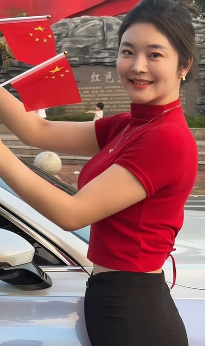 劳斯莱斯被撞事件后续！女车主两次改口货车司机脱困网友大赞(图10)