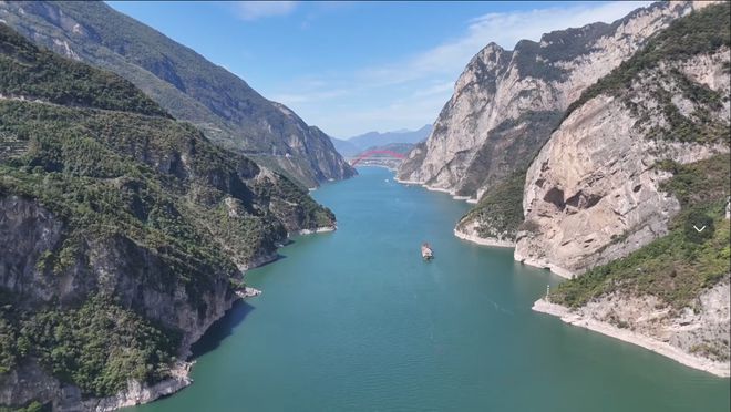宜昌令人费解的景区链子锁崖闻所未闻知名度颇高却垃圾遍野(图1)