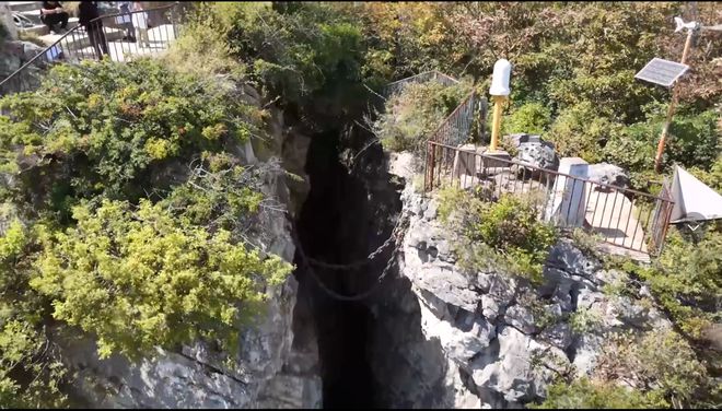 宜昌令人费解的景区链子锁崖闻所未闻知名度颇高却垃圾遍野(图5)