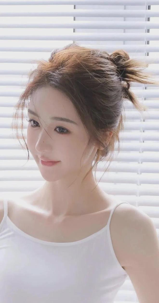 女主被系统多次要求完成任务(图1)