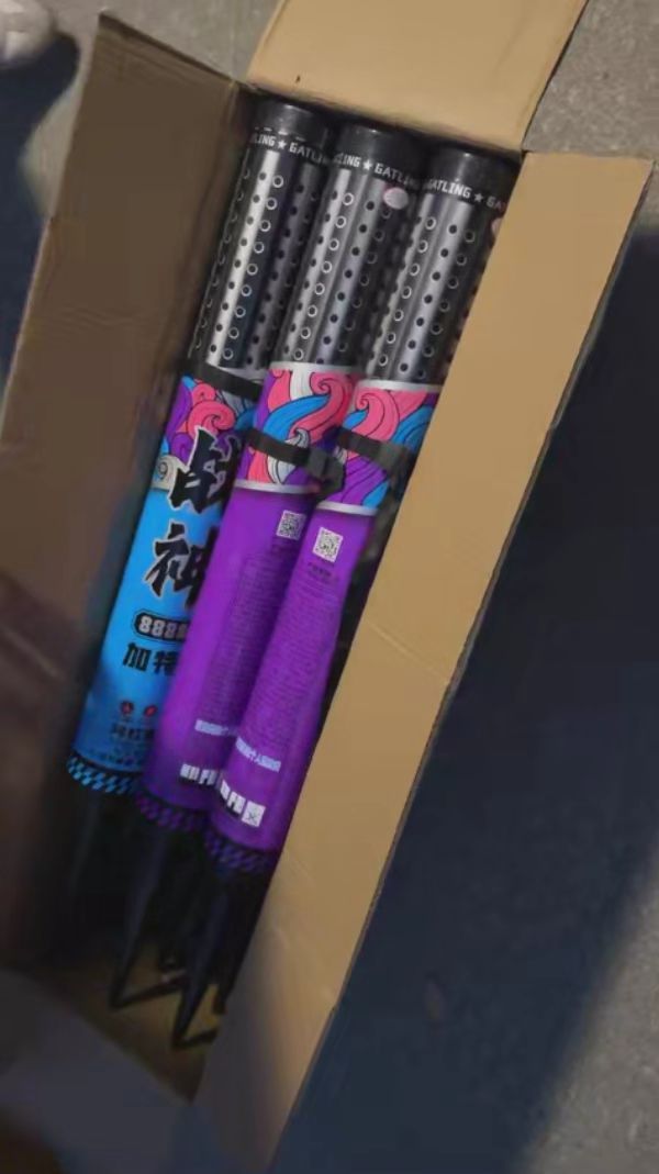 暗访烟花非法运输链：快递违规收寄烟花有货拉拉司机也在偷运(图10)