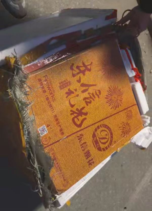 暗访烟花非法运输链：快递违规收寄烟花有货拉拉司机也在偷运(图11)