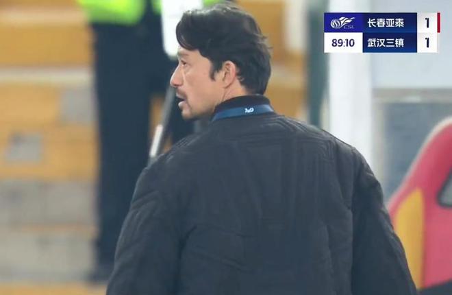 1-1菜鸟互啄！贝里奇没穿射门靴图多列太业余了！谢晖把亚泰毁了(图10)