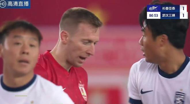 1-1菜鸟互啄！贝里奇没穿射门靴图多列太业余了！谢晖把亚泰毁了(图11)