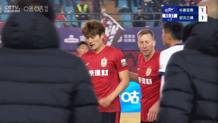 1-1菜鸟互啄！贝里奇没穿射门靴图多列太业余了！谢晖把亚泰毁了(图14)