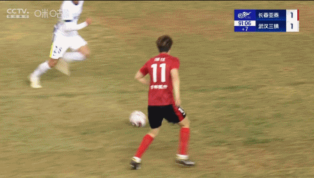 1-1菜鸟互啄！贝里奇没穿射门靴图多列太业余了！谢晖把亚泰毁了(图13)