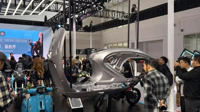 2025北京摩展︱凯威MBP秀了一篮球场的新车！(图2)