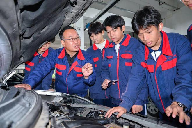 【高新故事】平凡中的非凡“老朱”的36载汽车匠心(图12)