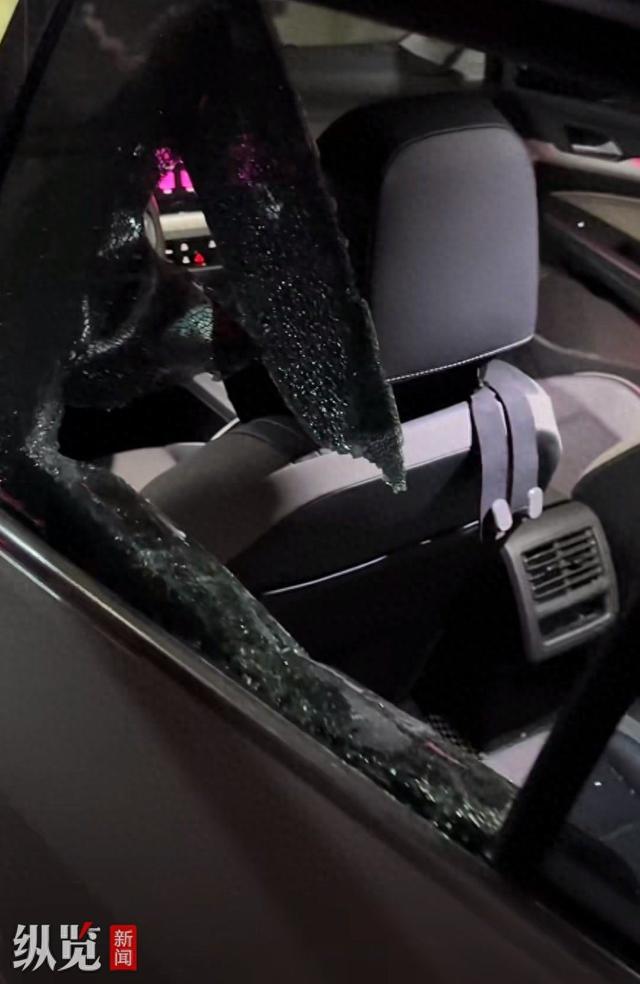 女子持械当街打砸多辆轿车通报：系精神病发作家属愿意承担赔偿(图4)