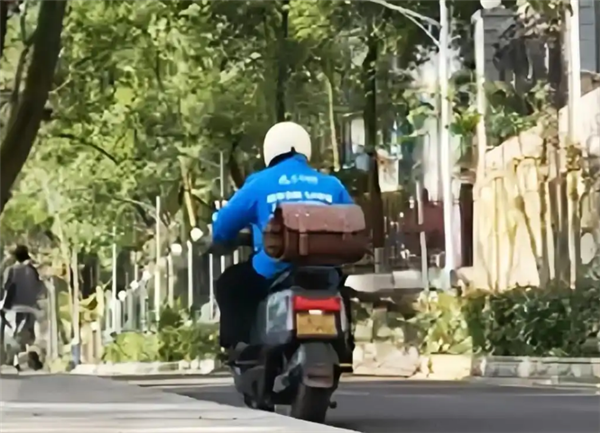 博主内六角：白天是医生晚上送外卖新鲜和自由让人着迷(图1)