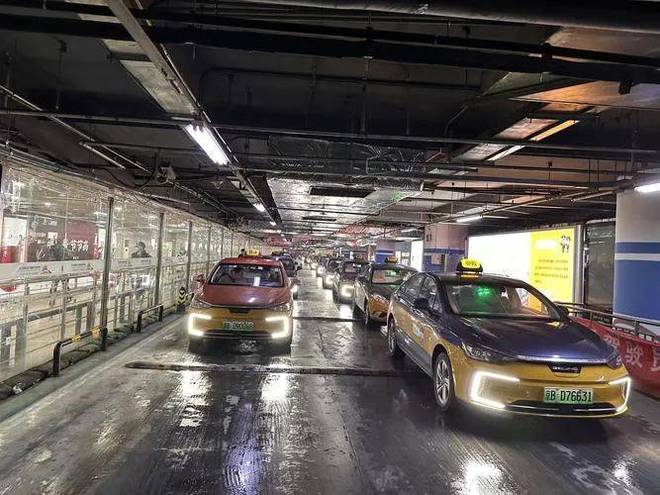 一场追尾事故后才知道出租车也可能没有“三者险”(图1)