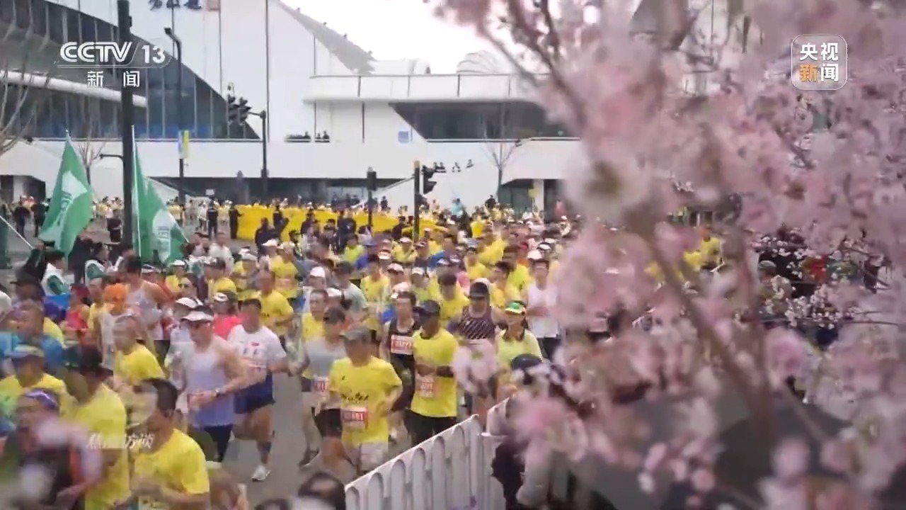 焦点访谈丨“为一场比赛奔赴一座城”赛事如何成为带动发展的“经济引擎”？(图17)