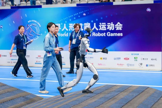 2025世界人形机器人运动会赛程过半8块金牌顺利产生！(图5)