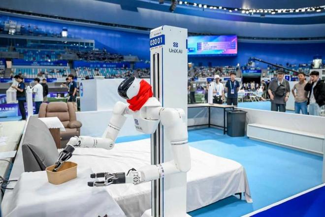 2025世界人形机器人运动会赛程过半8块金牌顺利产生！(图2)