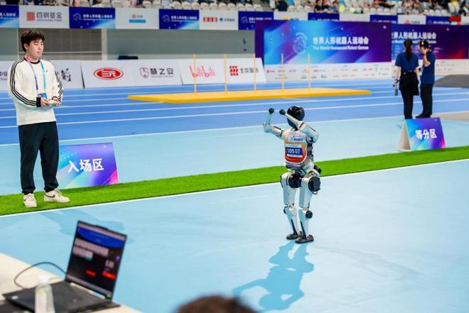 2025世界人形机器人运动会赛程过半8块金牌顺利产生！(图3)