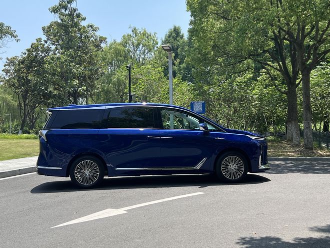 全系都是头等舱！别克全新GL8陆尊3399万起纯电200km+5C快充(图5)