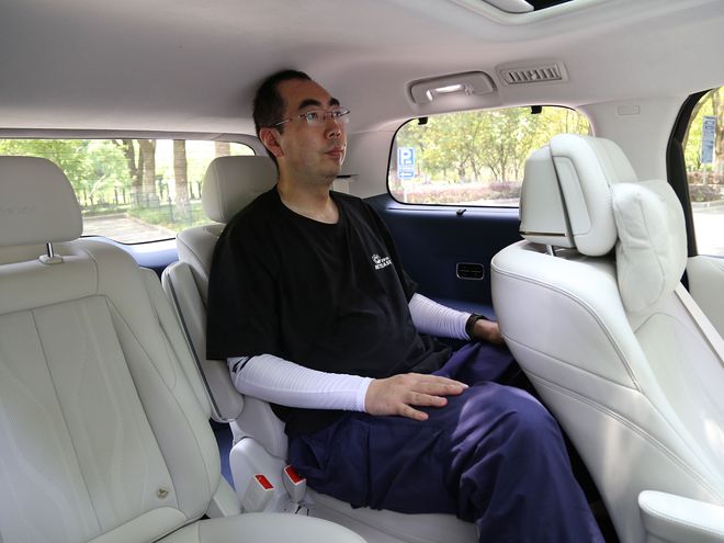 全系都是头等舱！别克全新GL8陆尊3399万起纯电200km+5C快充(图14)