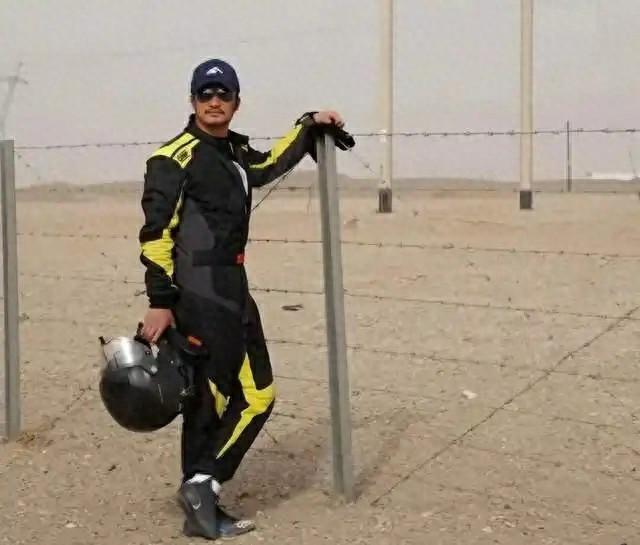 关注2025环塔收官有笑有泪“素人”车手吴京收获赛段冠军(图1)