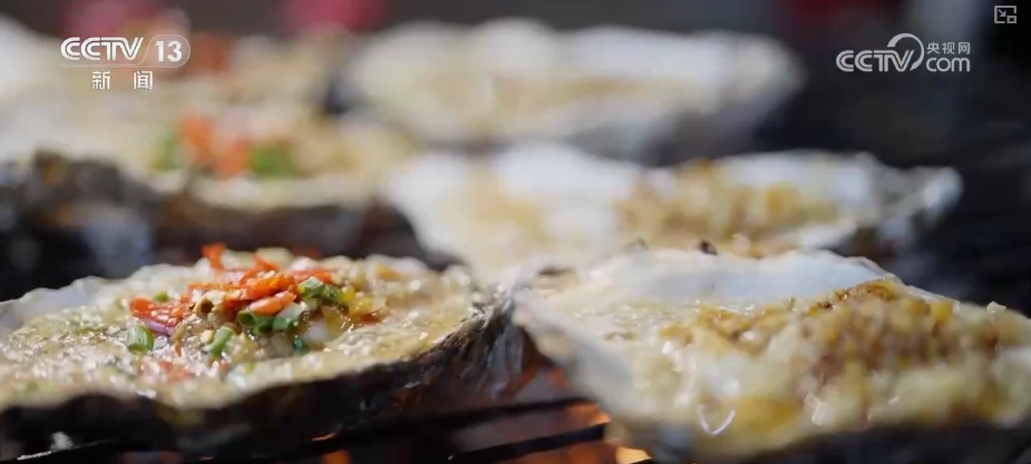 “顶流”美食满足味蕾活跃经济感受跨越地域“舌尖狂欢”解锁夜间经济新亮点(图3)