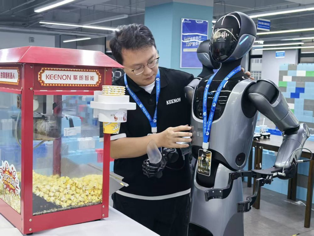 新华鲜报“向新力”到“向心力”！一线感知中国外贸外资活力(图2)