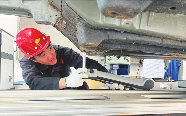 有“野心”的钣金工站上了全国领奖台(图1)