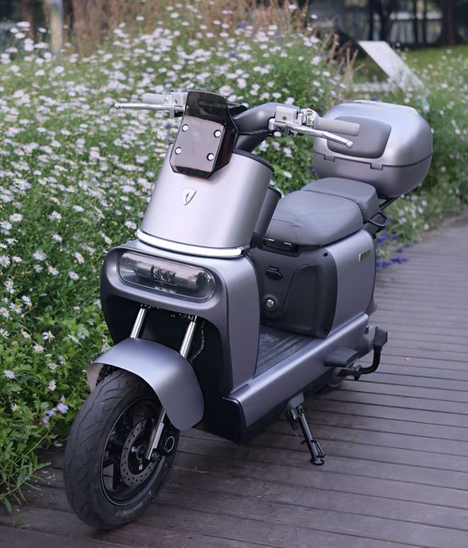 限重和限塑之下新国标电动车都长什么样？爱玛、立马给出了漂亮答案！(图1)