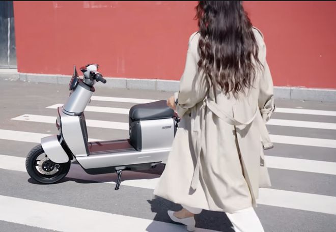 没买电动车的可以笑了！12月买除了送头盔雨衣还有4个好消息(图4)