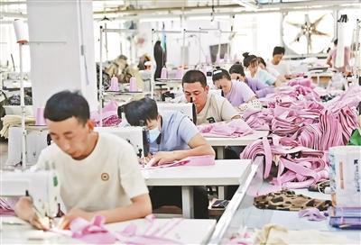 沧县服装服饰产业全链条承接自北京京企服装产业在冀“织”就新锦衣(图1)