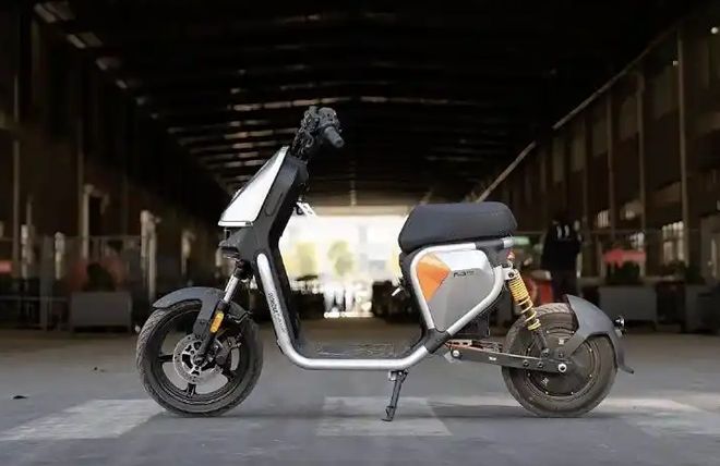 续航110公里+钣金车身!两款高性价比新国标电动车通勤代步神器(图3)