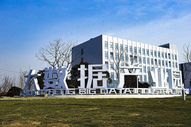 江苏扬州:“算”力全开赋能千行百业让数字经济开出“一城繁花”(图1)