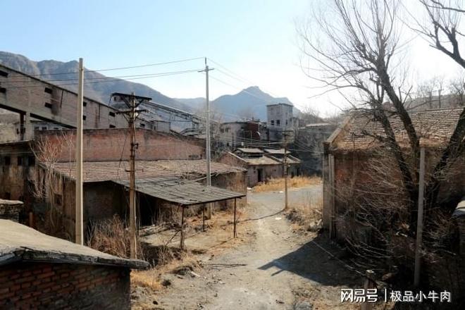 镇长嚣张跋扈女司机被索赔五万一个电话之后结局反转！(图1)