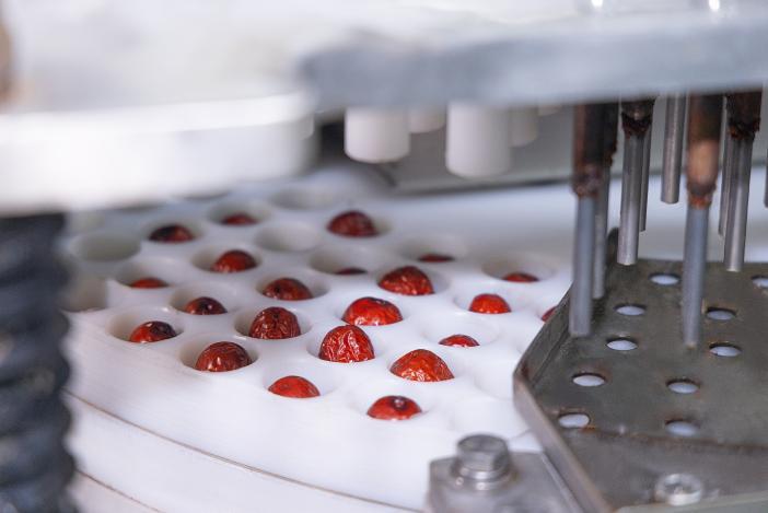 六重清洗对接AI智选：好想你如何以全链路严苛工艺定义“专家级”红枣？(图4)